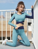 Autumn and winter contrasting navel yoga clothing female fast dry chest pad long -sleeved peach pants two -piece set